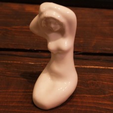 Figūriņa "Sieviete sēdoša"